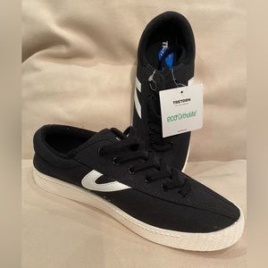 Tretorn women’s black and white sneakers size 7